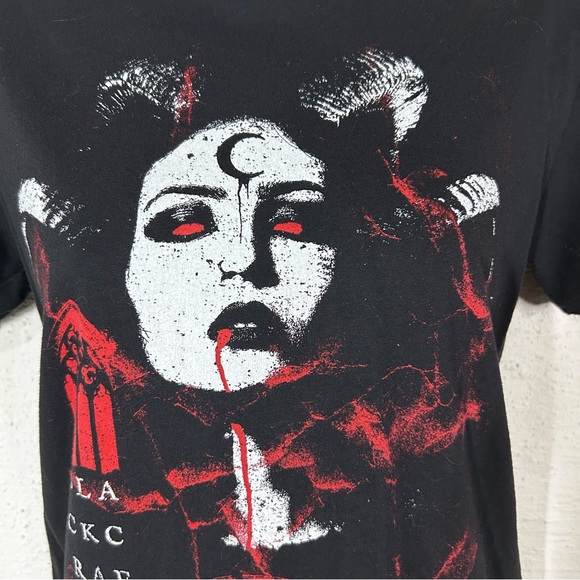 Lilith red tee - Picture 4 of 6